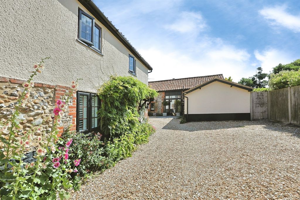 Property photo 2 of 34