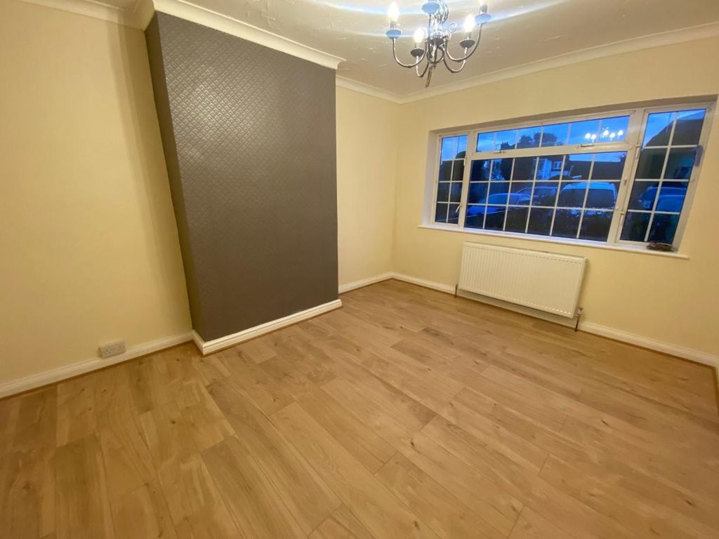 Property photo 3 of 6 Gallery