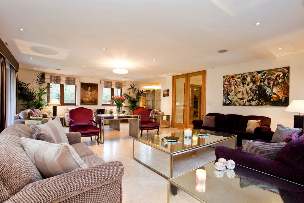 Property photo 3 of 12