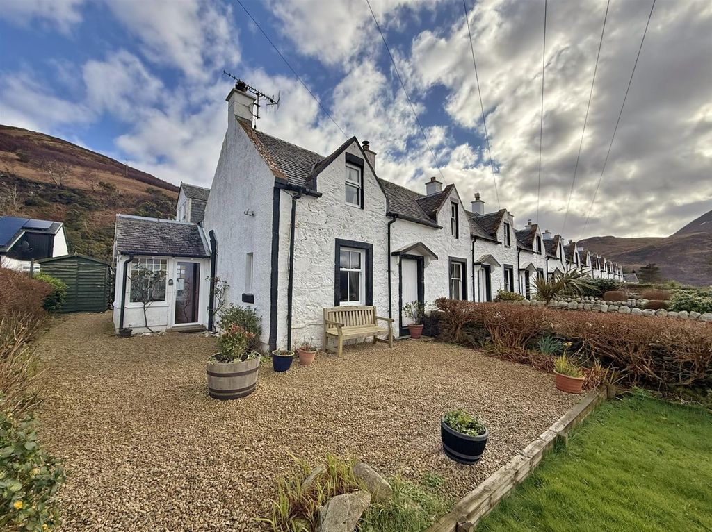 Property photo 3 of 59 1 The Apostles And Row From The Garden.