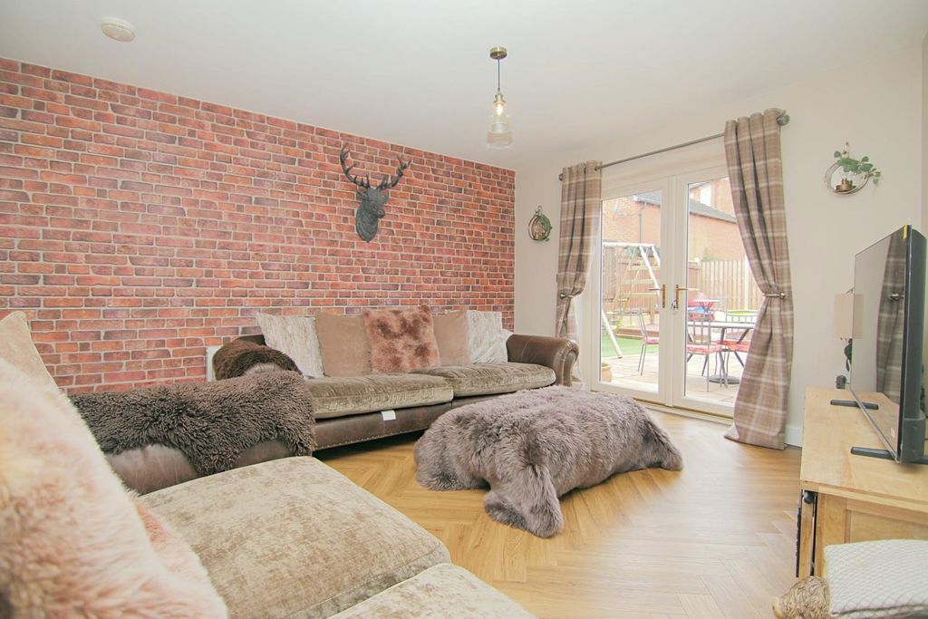 Property photo 2 of 25 Living Room