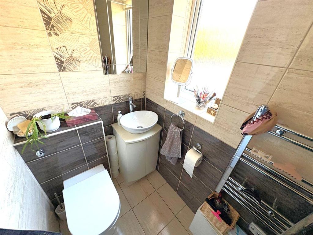 Property photo 2 of 16 c9F8B56E-3706-4523-A5A2-8753B282c041.Jpg