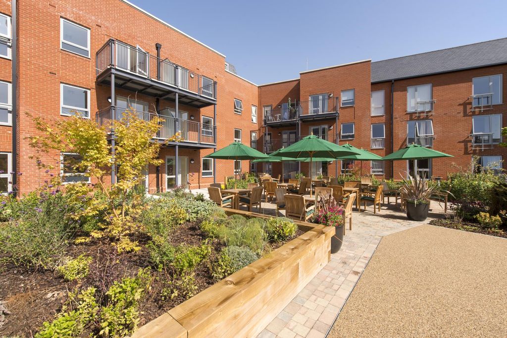2 bed flat to rentCastle Street, Salisbury SP1