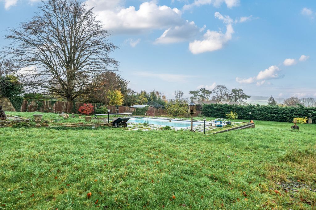 Property photo 2 of 27 Gardens