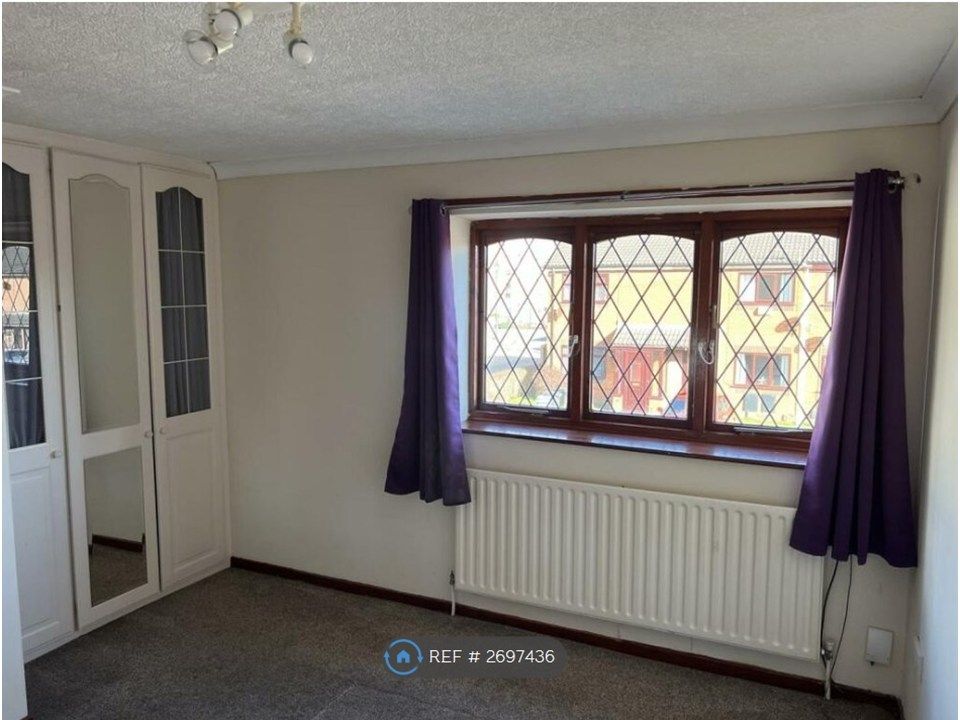 Property photo 3 of 8 Living Room