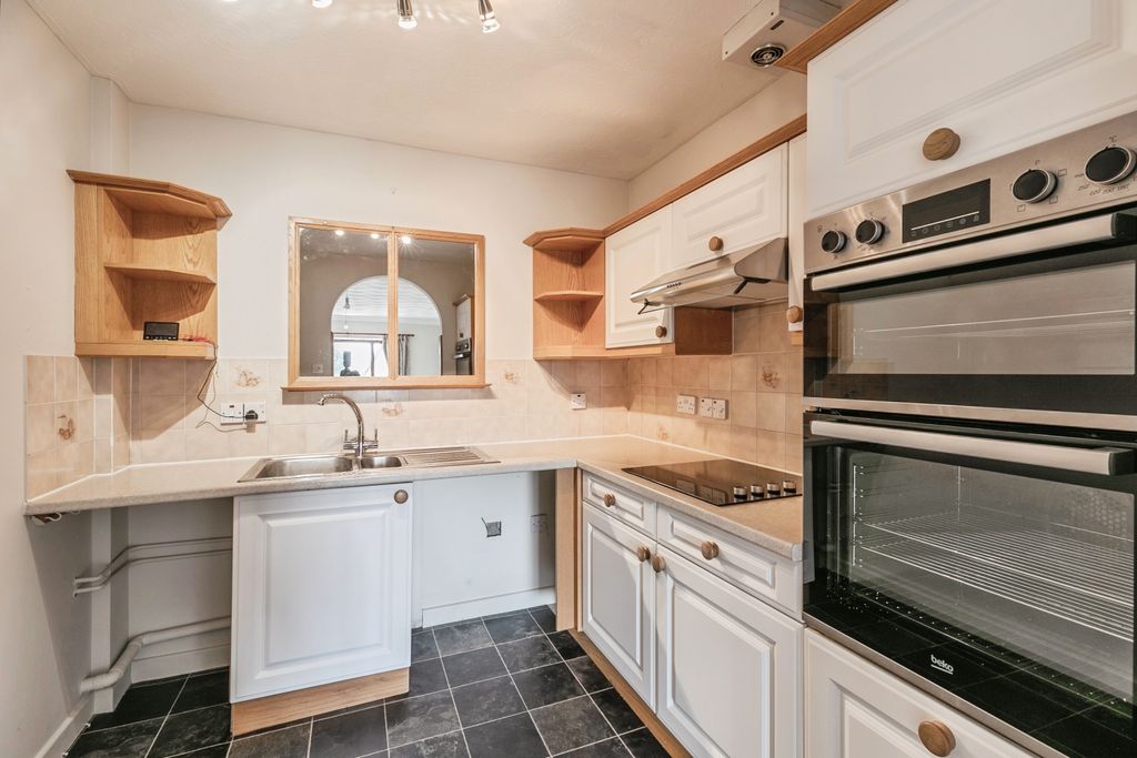 Property photo 3 of 12 Kitchen