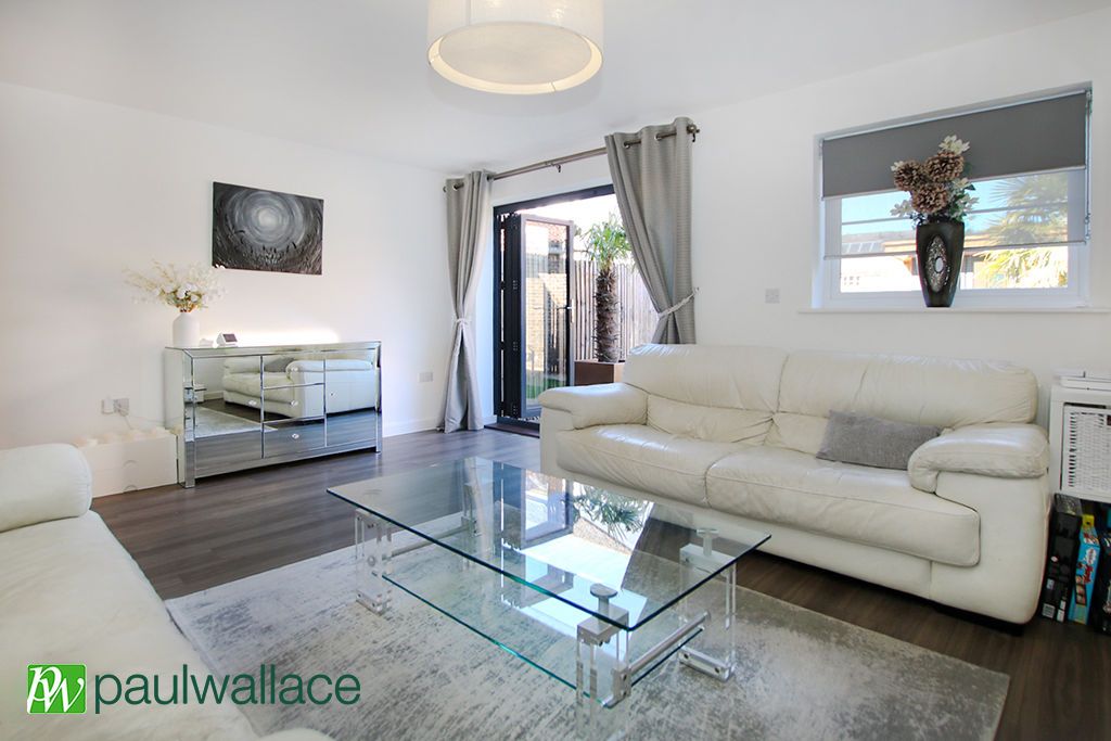 Property photo 2 of 19 Lounge