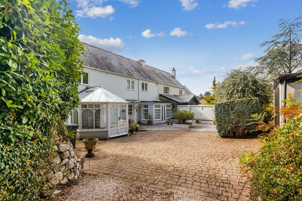 Property photo 1 of 34