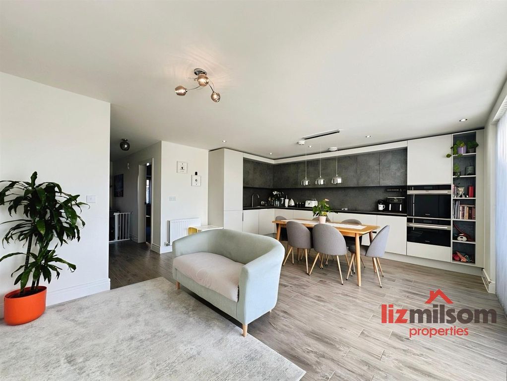 Property photo 3 of 28 20B34200-Img_1125.Jpg