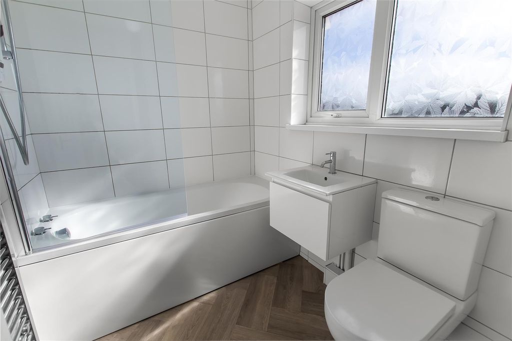 Property photo 2 of 7 Bathroomwc.Jpg