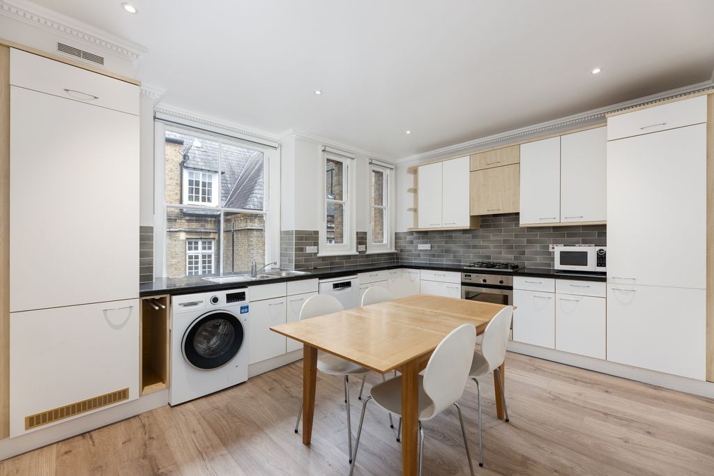 Property photo 3 of 9 Dining Kitchen