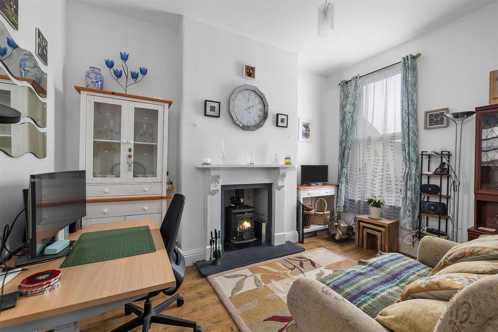 Property photo 3 of 17 Dining Room/Snug