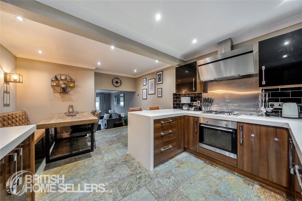 Property photo 3 of 24 Picture No. 50