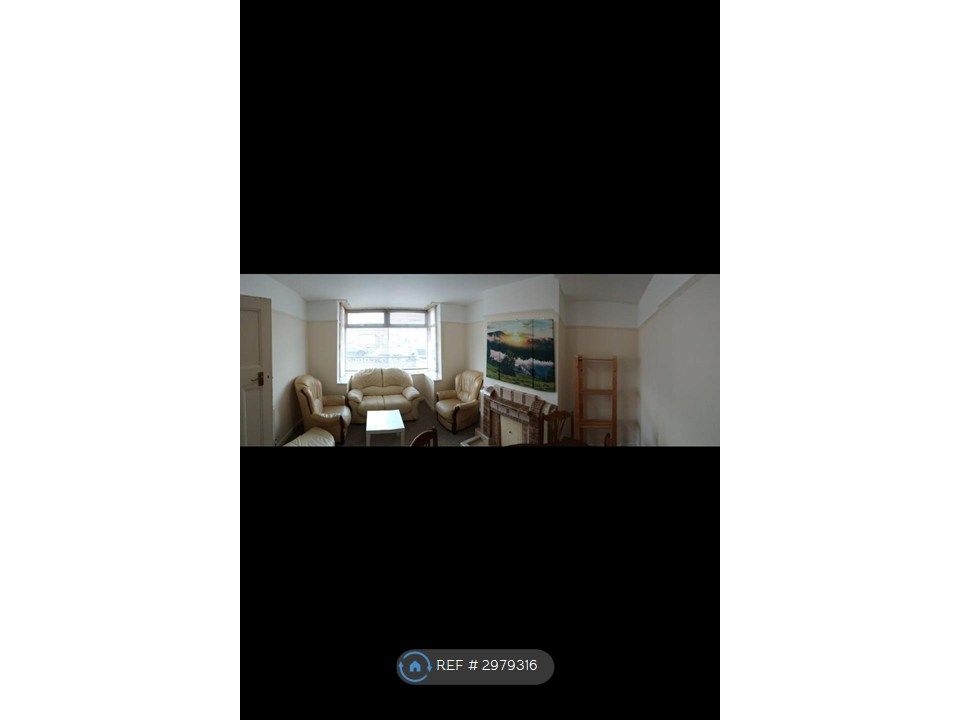 Property photo 3 of 17 Living Room