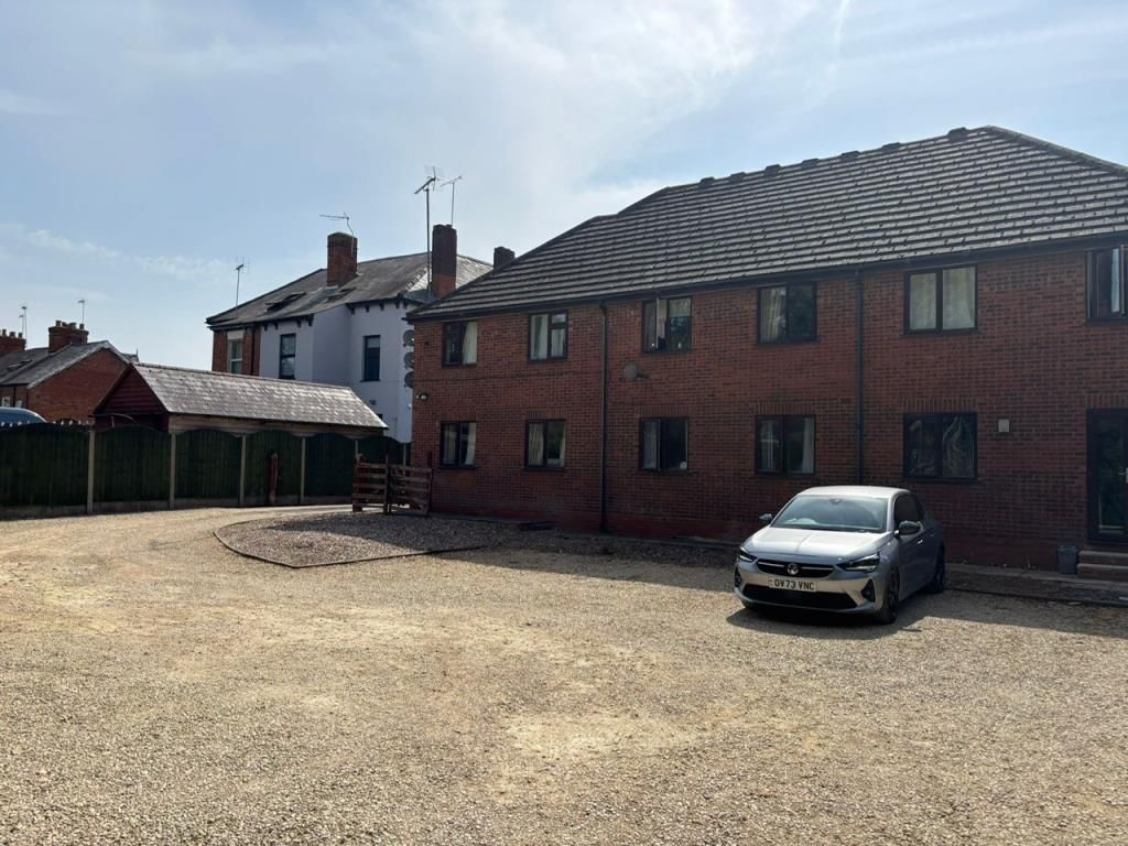 Property photo 1 of 2 External