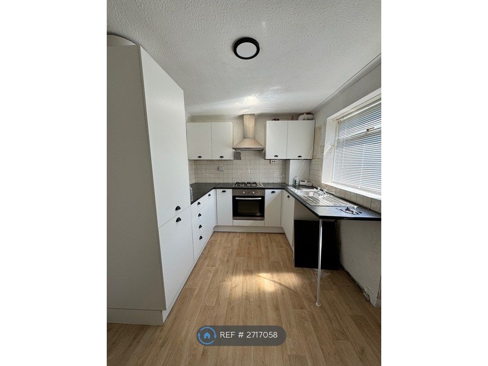 Property photo 1 of 11 Kitchen