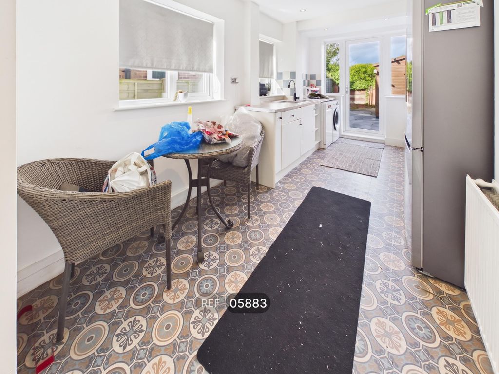 Property photo 3 of 10 Kitchen / Dining Area