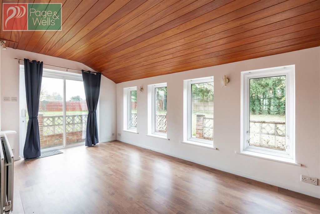 Property photo 3 of 20 Garden Room