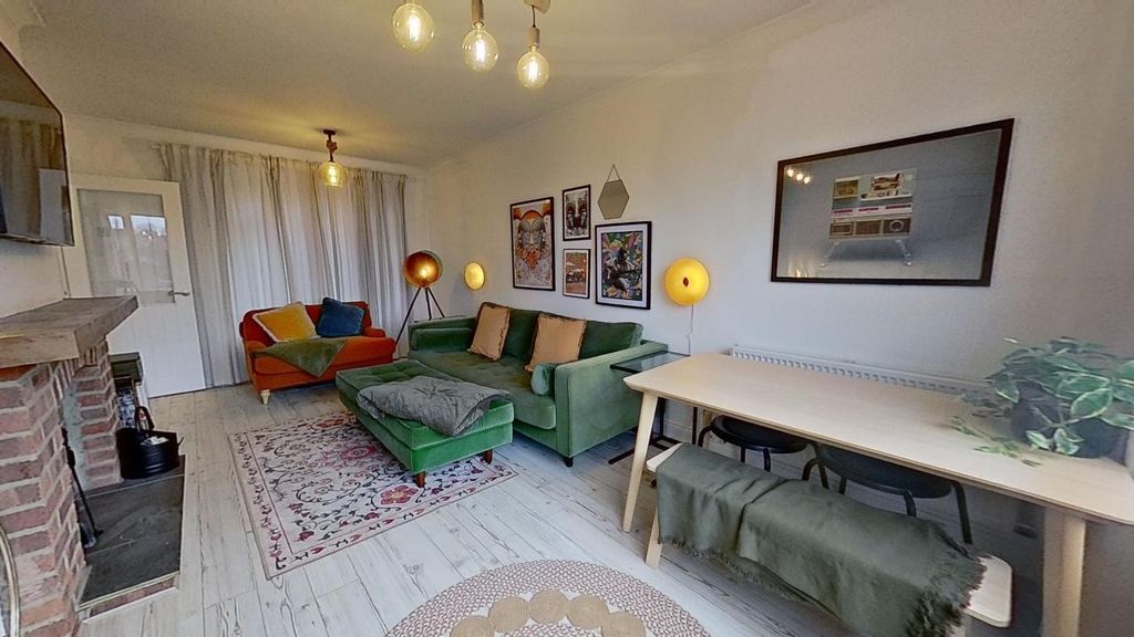 Property photo 2 of 16 Queenswood-Drive-Living-Room-3.Jpg