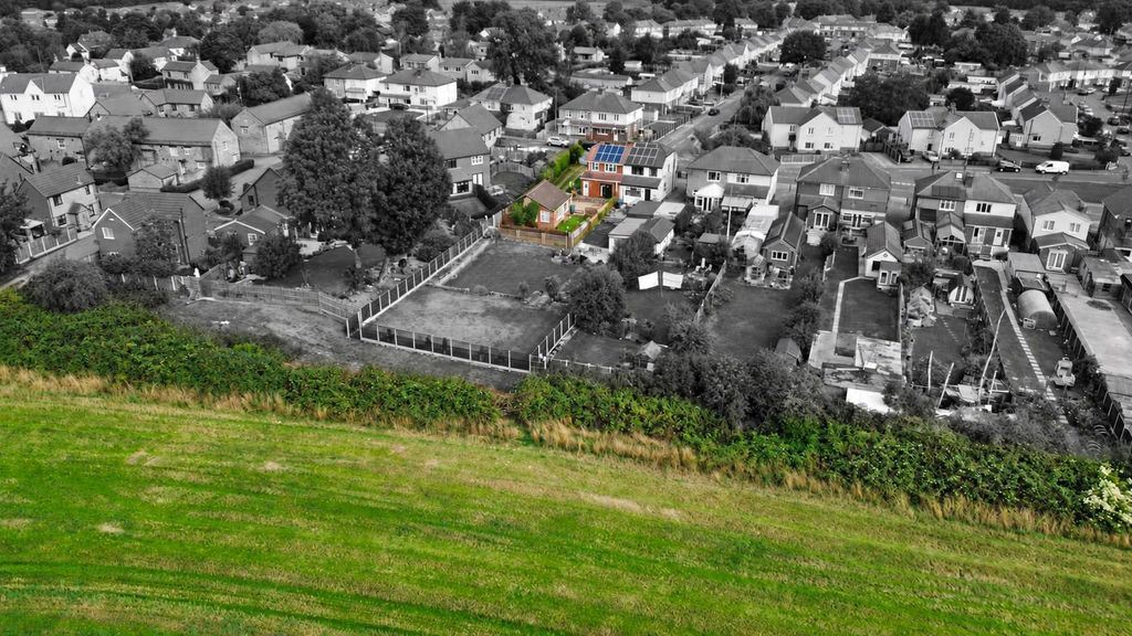 Property photo 2 of 31 Be075B75-0A1D-4C8E-82C7-3Ef29Ccf5018.Png