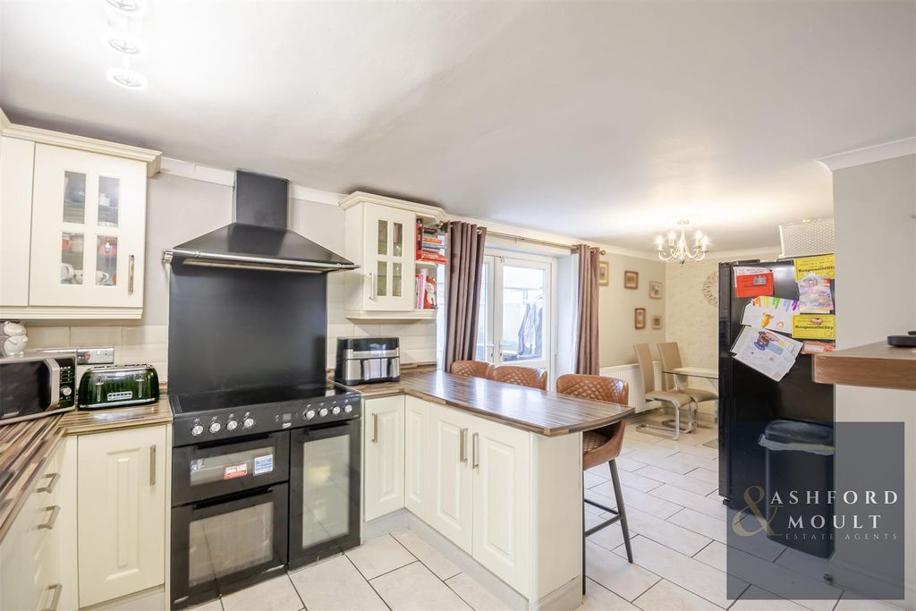 Property photo 3 of 28 Ashford-14 Copy.Jpg