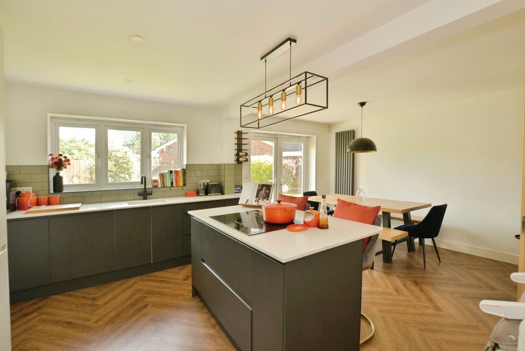 Property photo 3 of 18 Kitchen/Dining