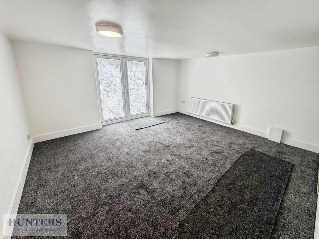 Property photo 3 of 16 Lounge