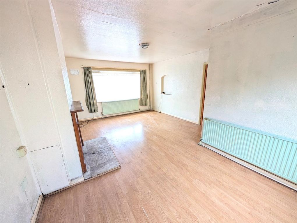 Property photo 3 of 10 Living Room B.Jpg