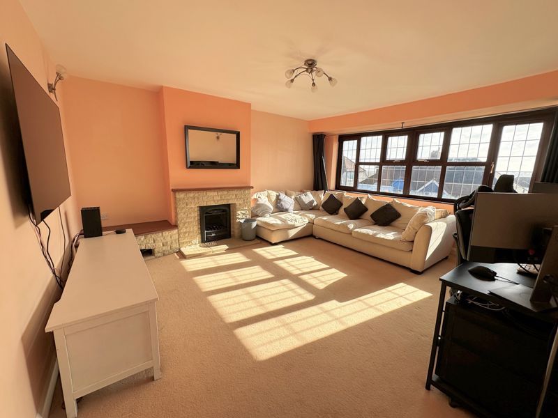 Property photo 2 of 24 Lounge