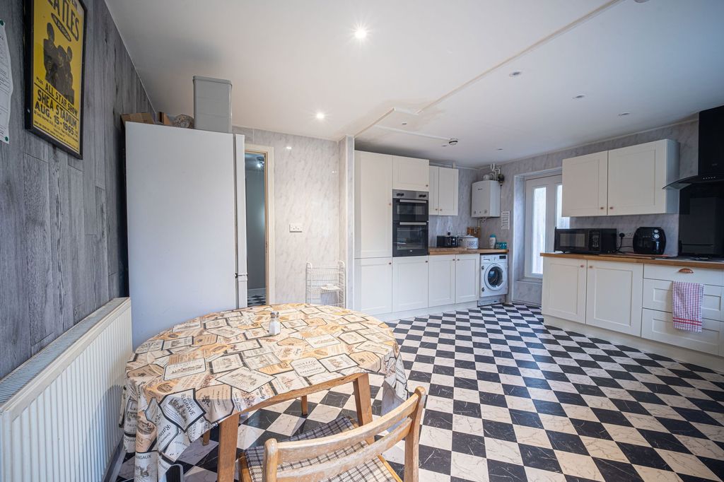 Property photo 2 of 38