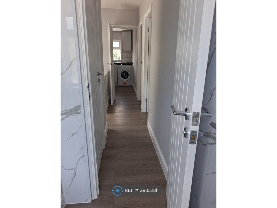 Property photo 2 of 22 Hallway