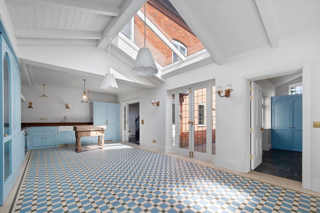 Property photo 3 of 43 Image