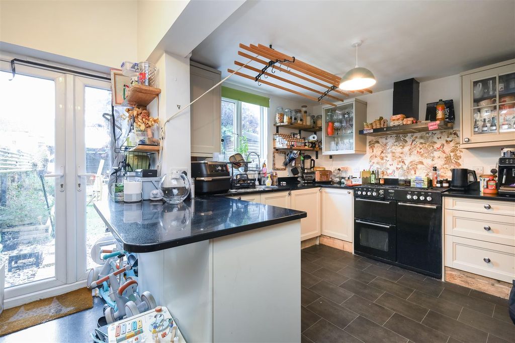 Property photo 2 of 18 Kitchen