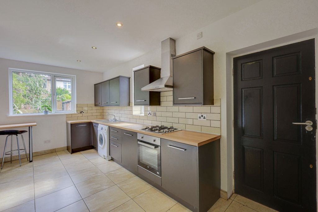 Property photo 3 of 14 Picture No. 11