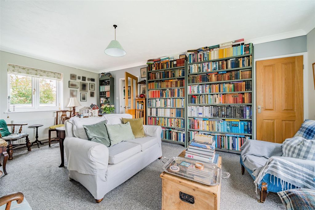 Property photo 3 of 15 Sitting Room