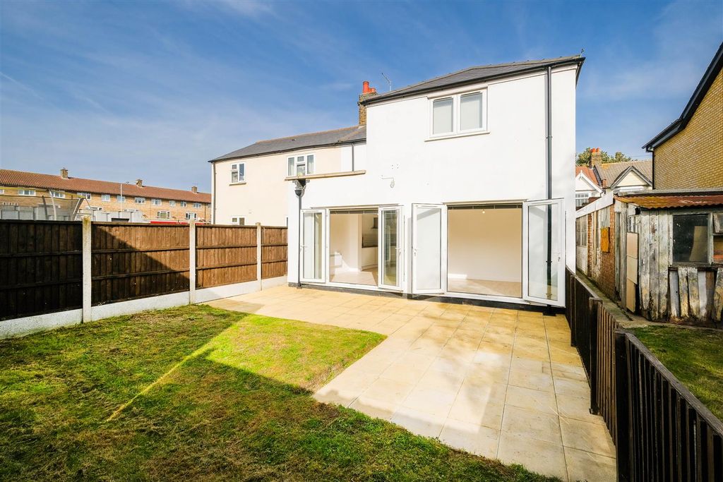 Property photo 3 of 18