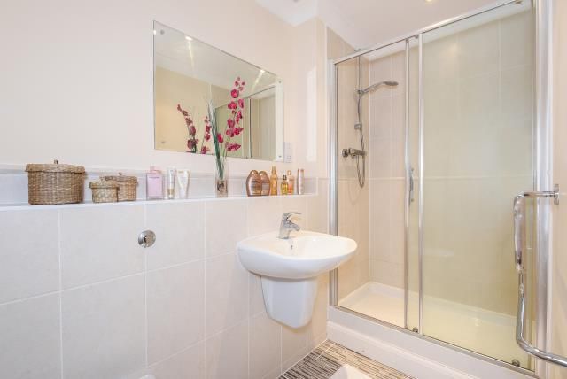 Property photo 2 of 8 Bathroom