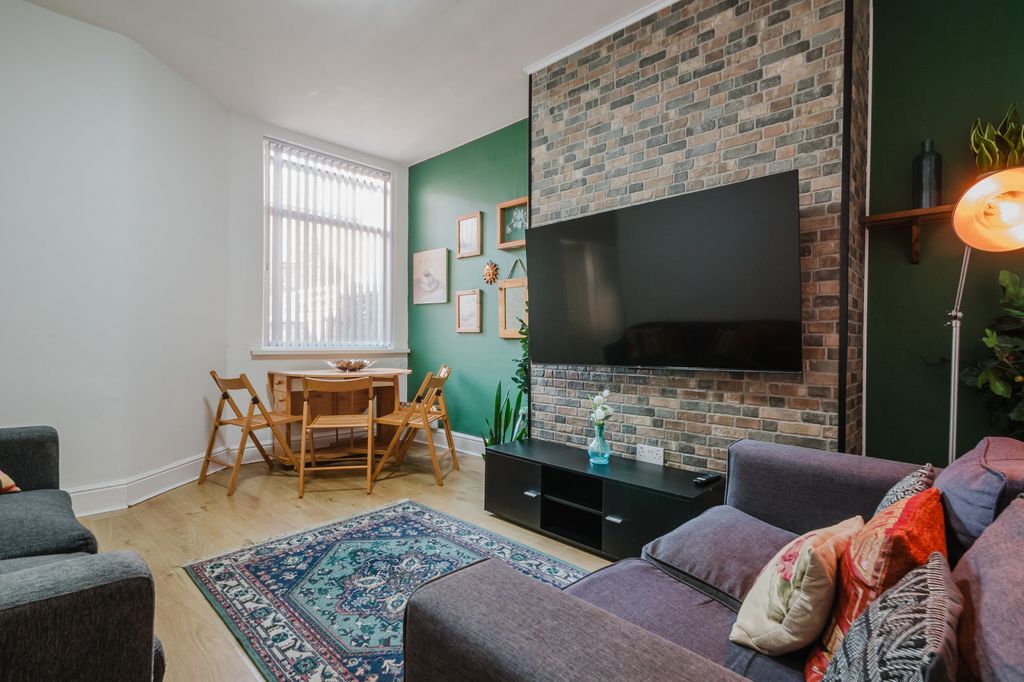 Property photo 2 of 19 Gallery