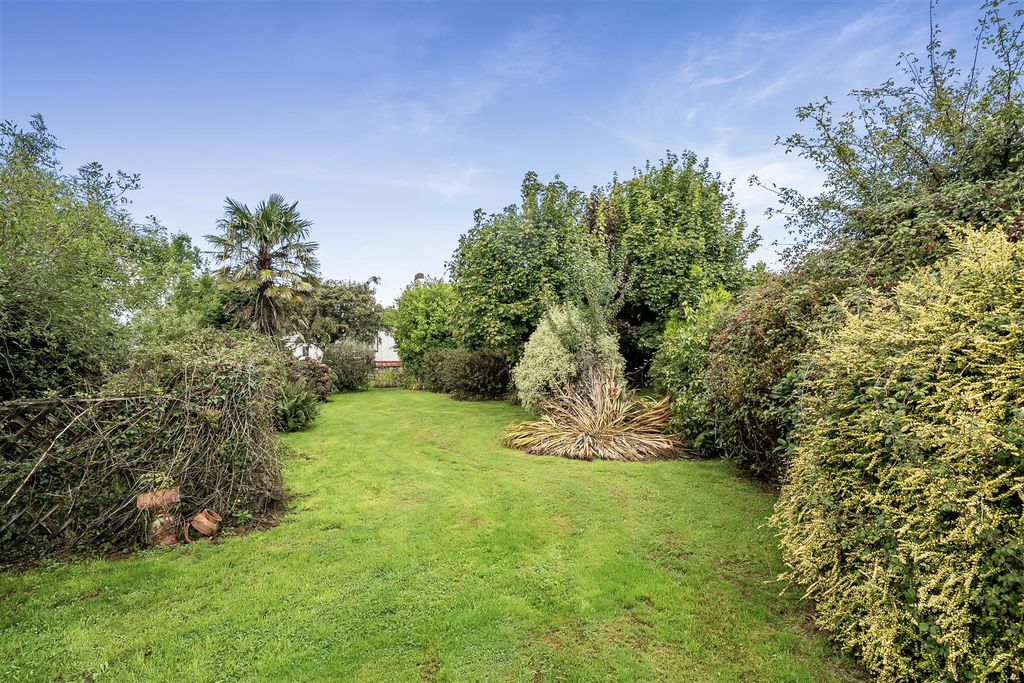 Property photo 3 of 27 Garden