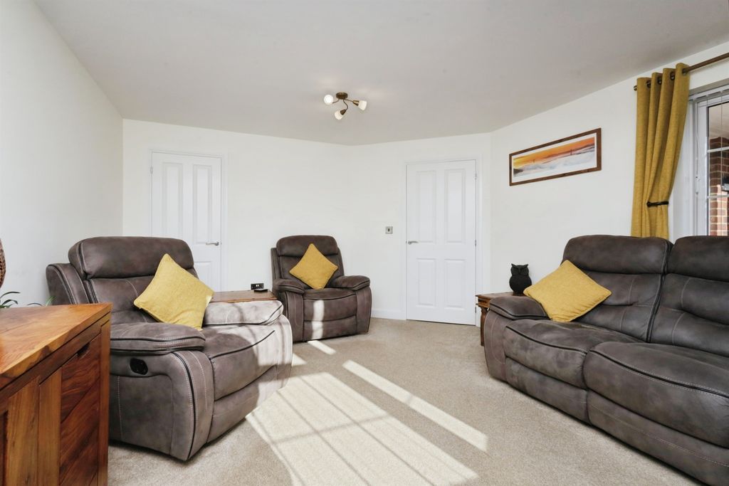 Property photo 3 of 21