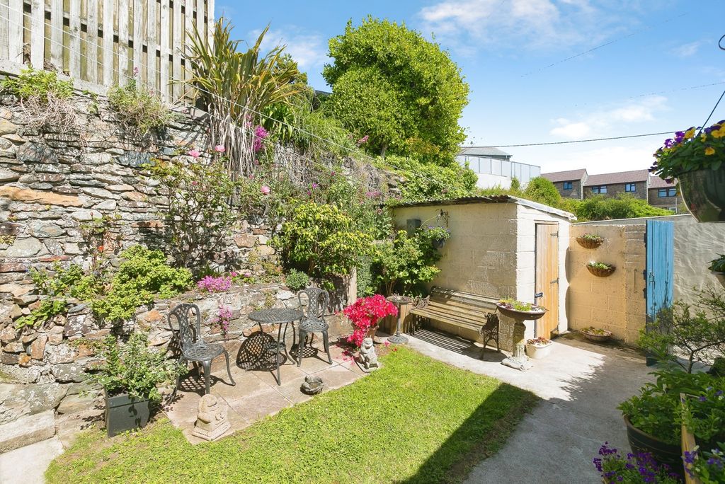 Property photo 3 of 16 Garden