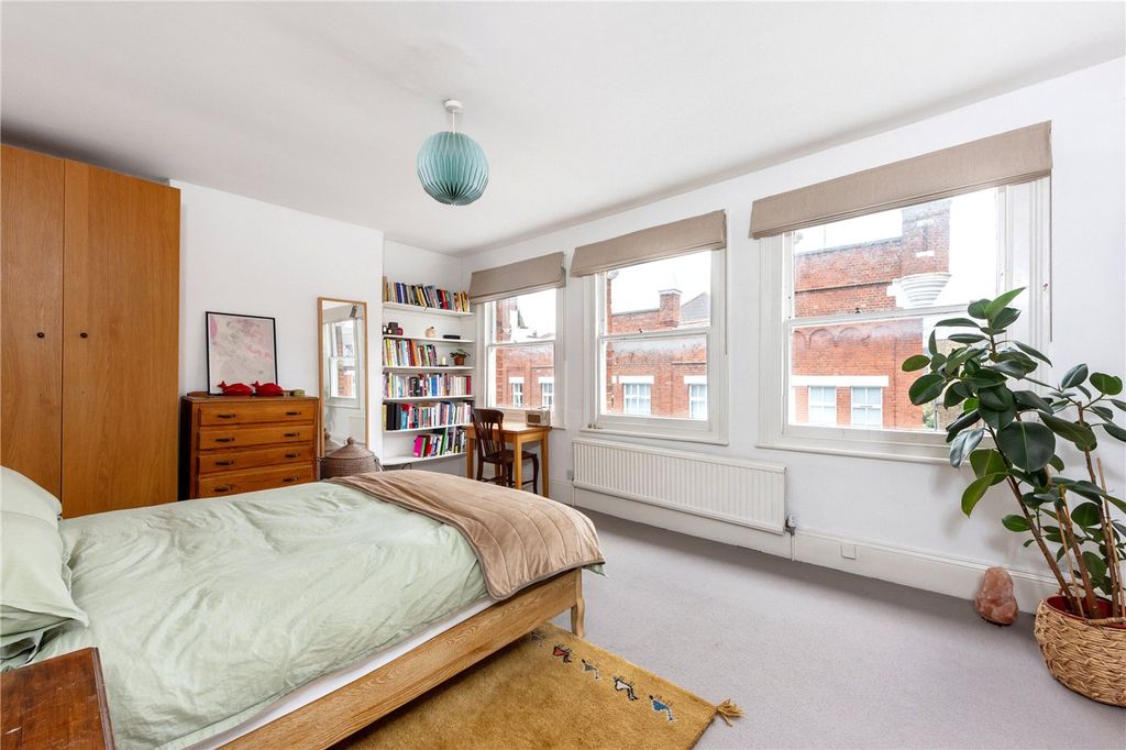 Property photo 2 of 12 Picture No. 18