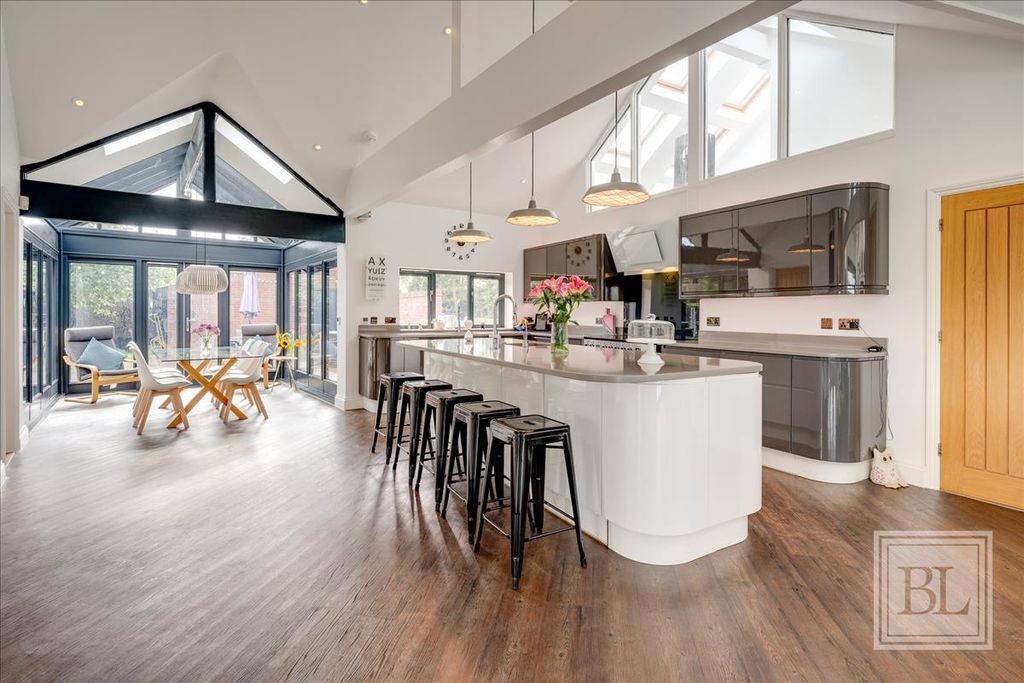 Property photo 3 of 34