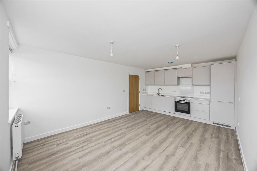 Additional image 6 of 2 bed flat to rentMontague Street, Worthing BN11