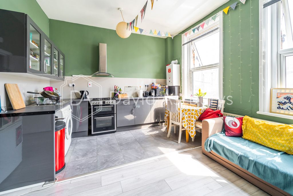 Property photo 2 of 10 Ndb05661