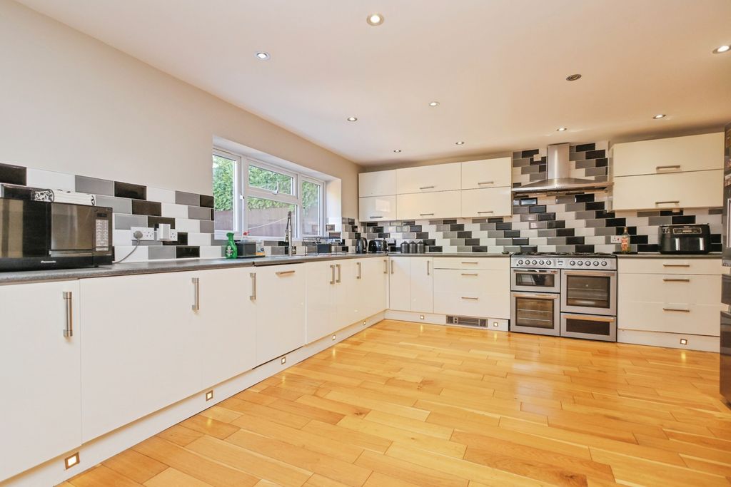 Property photo 3 of 27 Pbox-Img.Jpg