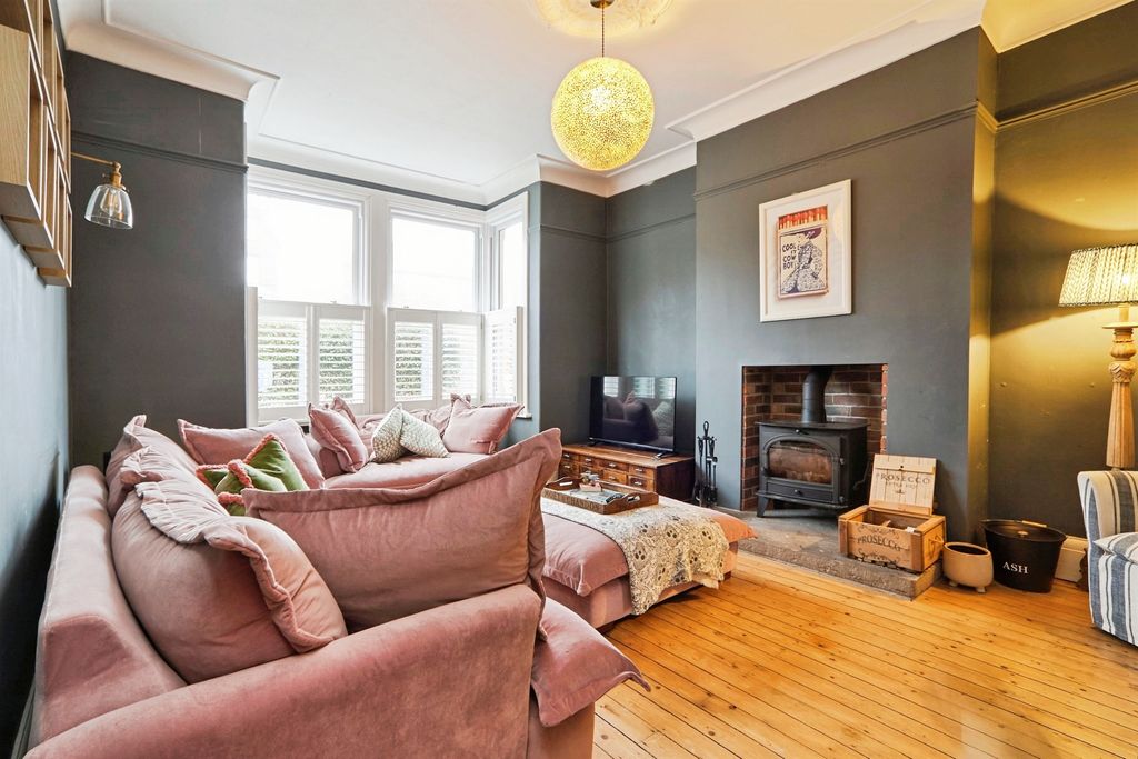 Property photo 2 of 19