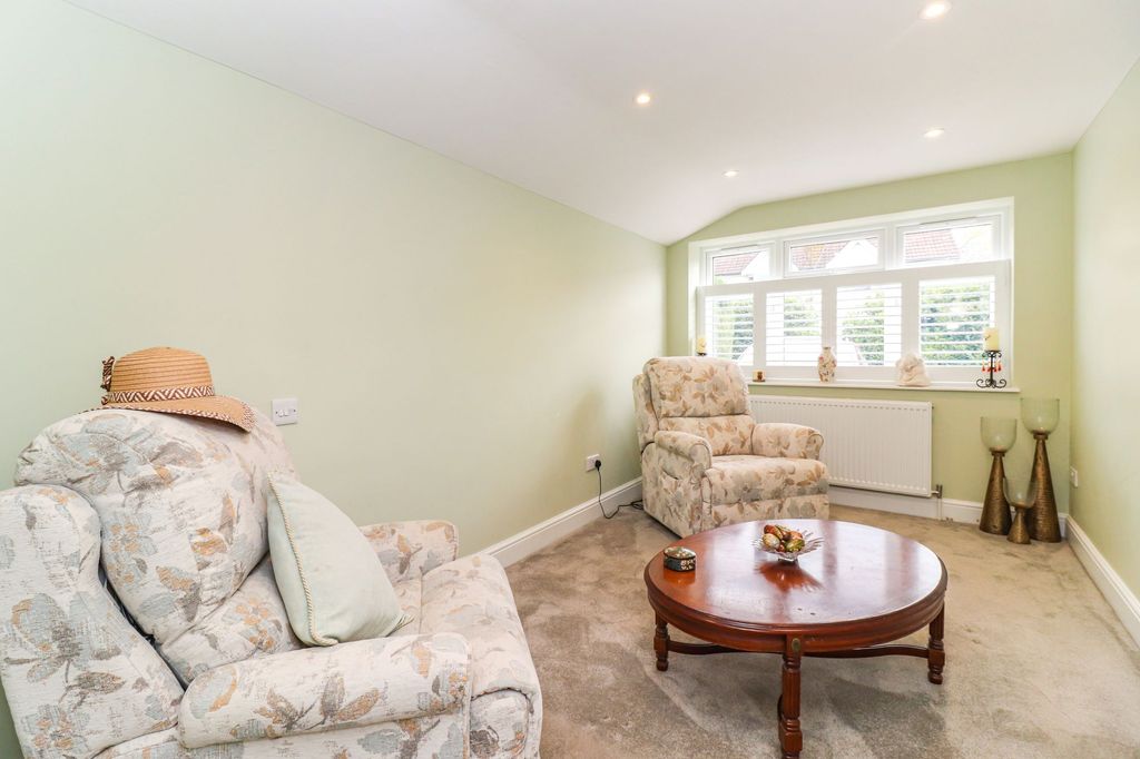 Additional image 6 of 3 bed semi-detached house for saleThe Crescent, Abbots Langley WD5