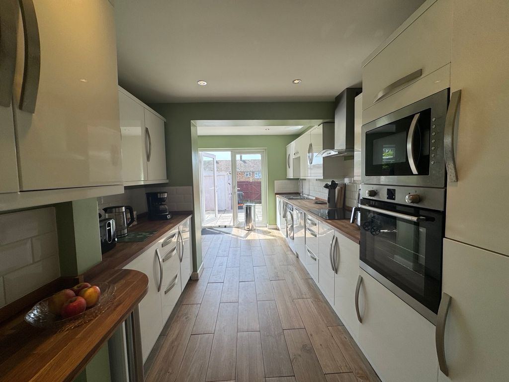 Property photo 3 of 13 Kitchen