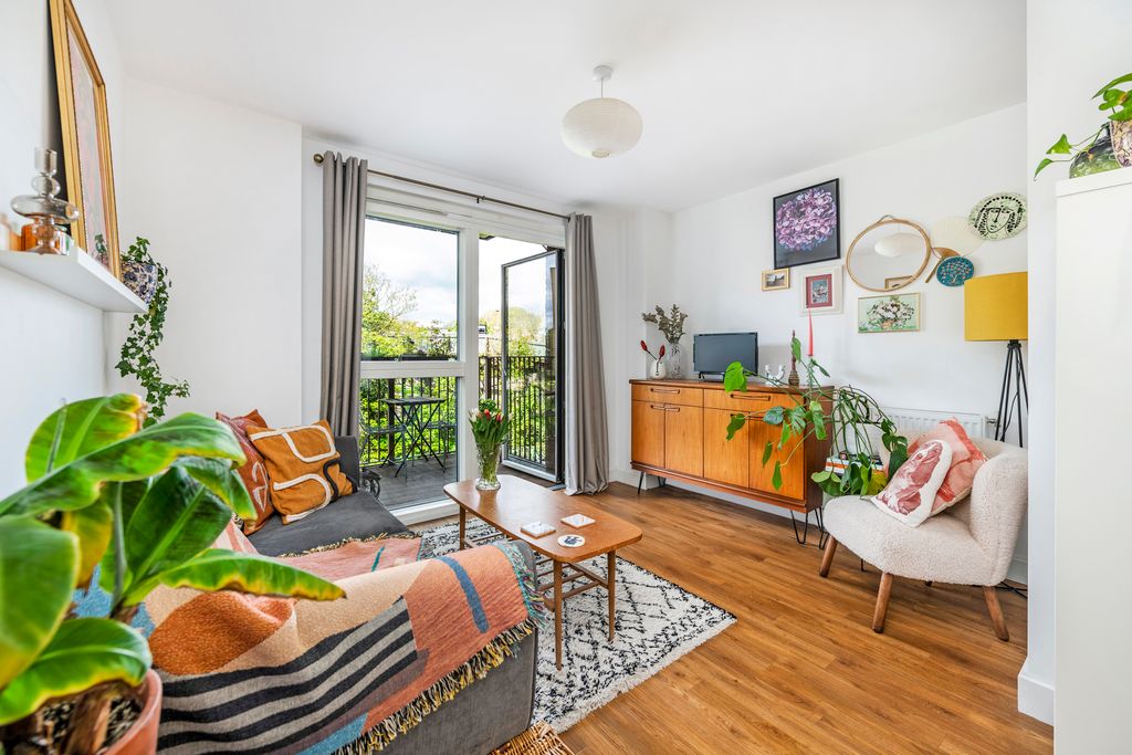 Property photo 1 of 12 Lounge-Balcony.Jpg